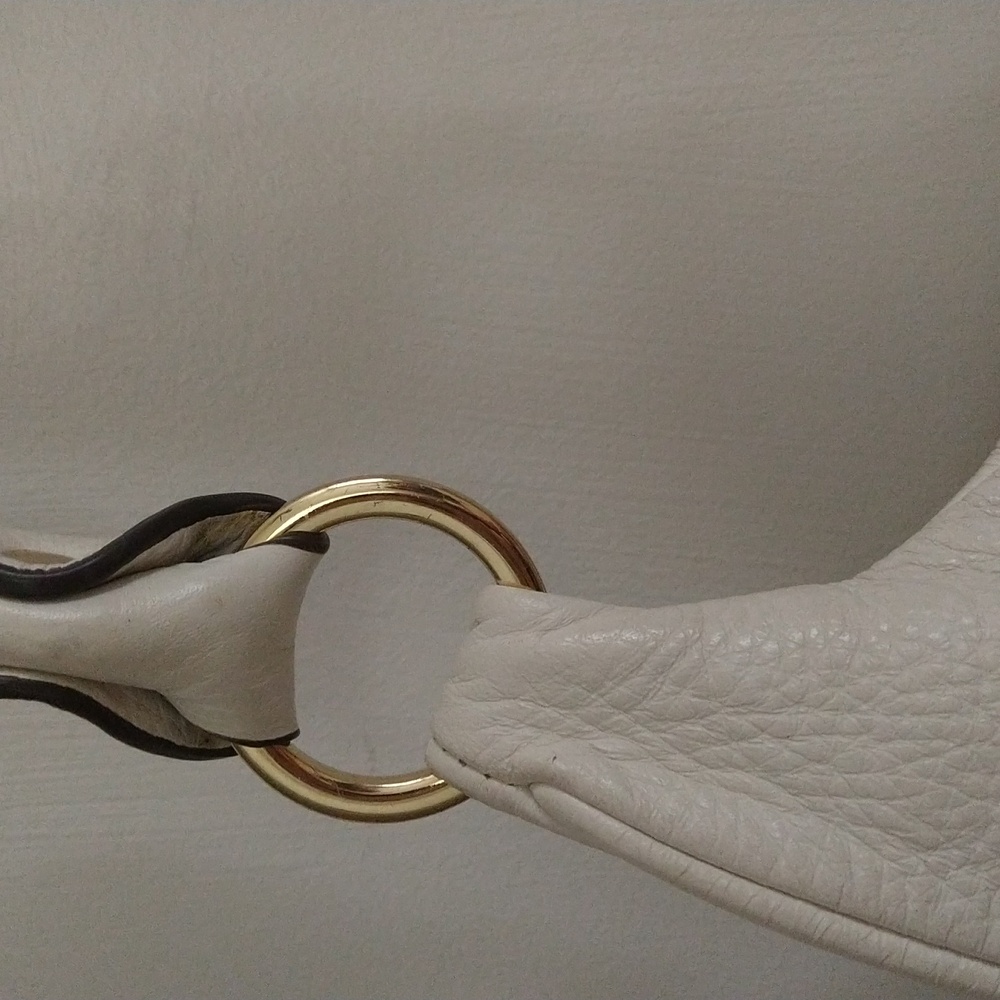 Chic White Leather Hobo Bag with Gold Accents - Picture 5 of 15